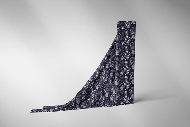 French Terry "Fräulein von Julie", fiori neri e bianchi