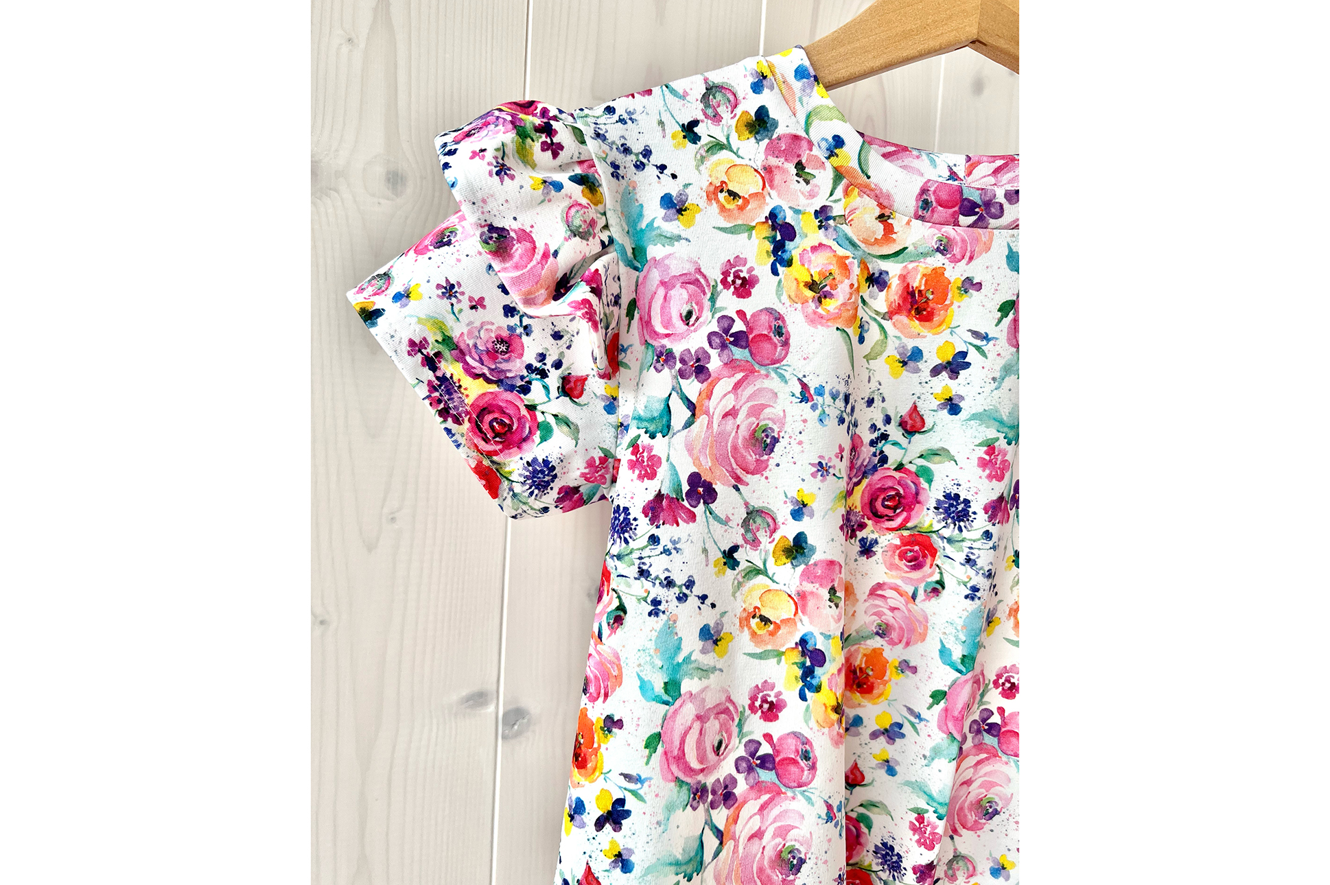 Jersey di cotone, fiori colorati su bianco