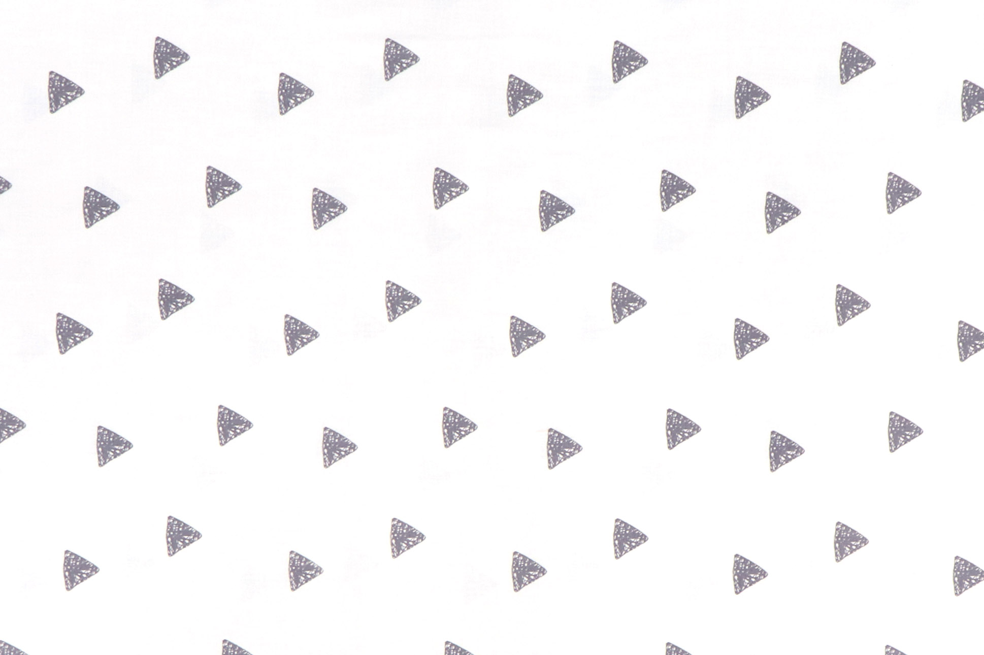 Popeline di cotone, triangoli grigi su fondo bianco